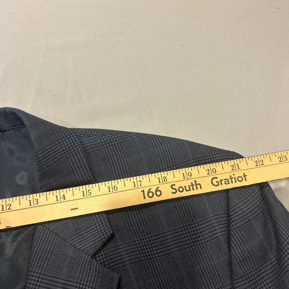 Jos A Bank 48 R Sport Coat 100% Wool Gray Glen Plaid Two Button‎ Lined Vented
